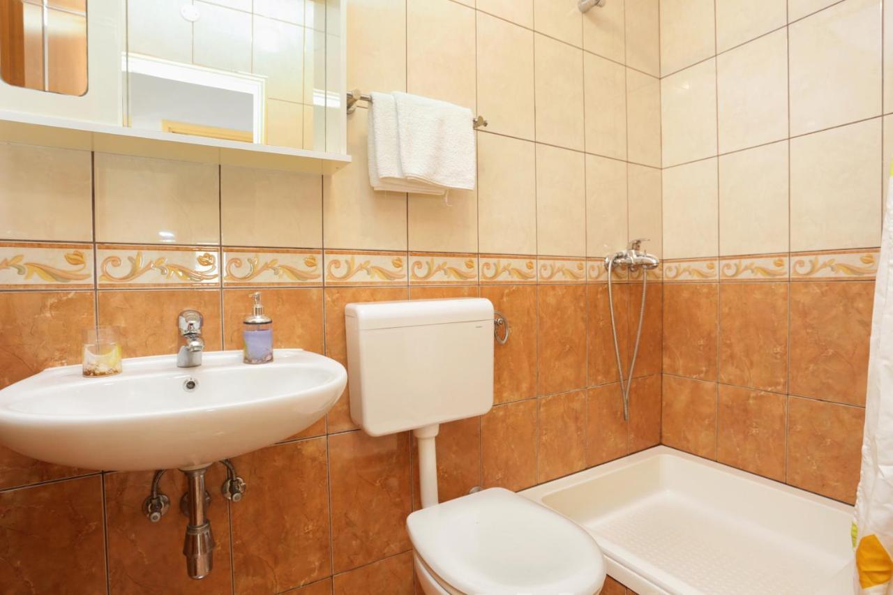 Apartments By The Sea Brela, Makarska - 6688 Zewnętrze zdjęcie