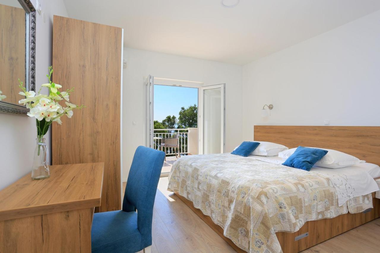Apartments By The Sea Brela, Makarska - 6688 Zewnętrze zdjęcie