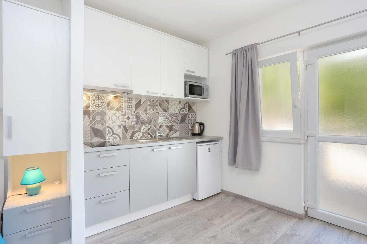 Apartments By The Sea Brela, Makarska - 6688 Zewnętrze zdjęcie
