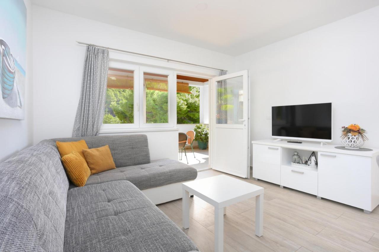 Apartments By The Sea Brela, Makarska - 6688 Zewnętrze zdjęcie