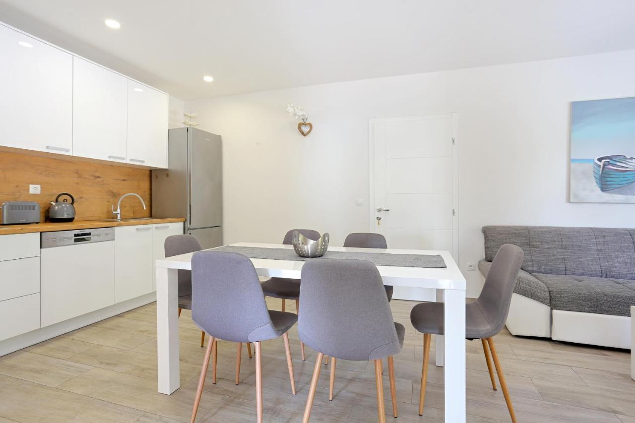 Apartments By The Sea Brela, Makarska - 6688 Zewnętrze zdjęcie
