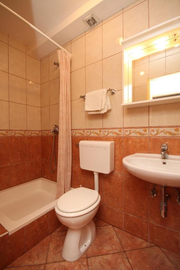 Apartments By The Sea Brela, Makarska - 6688 Zewnętrze zdjęcie