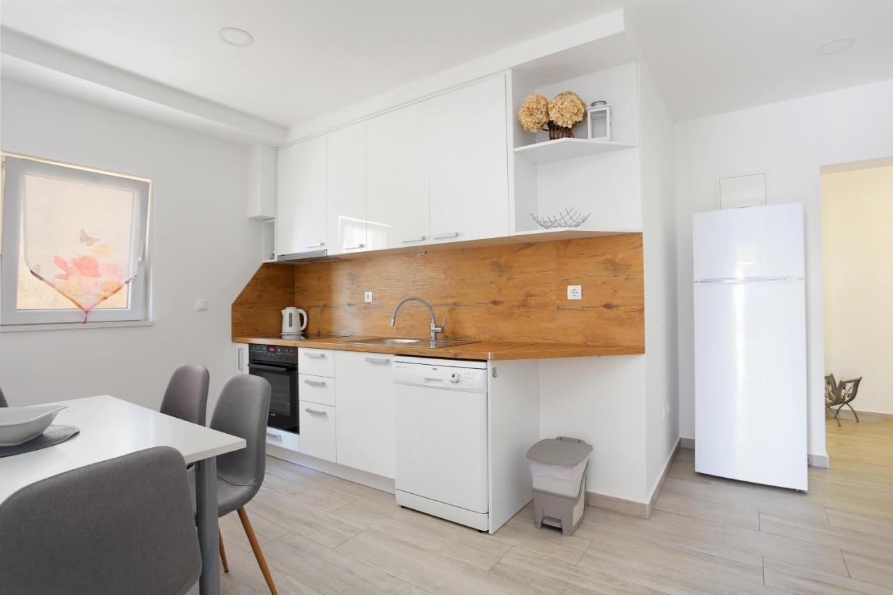 Apartments By The Sea Brela, Makarska - 6688 Zewnętrze zdjęcie