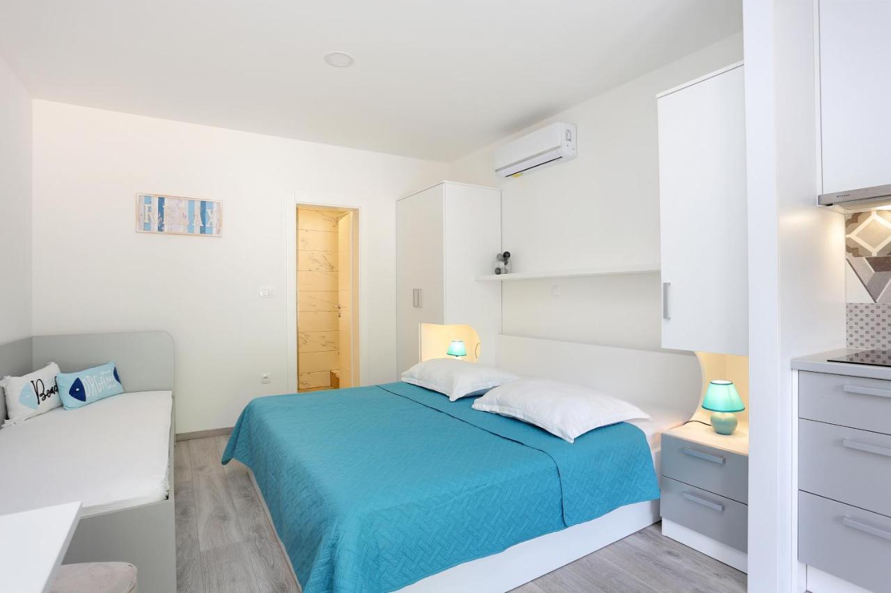 Apartments By The Sea Brela, Makarska - 6688 Zewnętrze zdjęcie