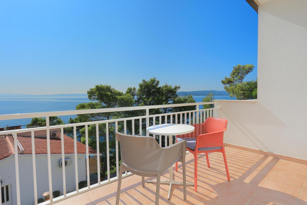 Apartments By The Sea Brela, Makarska - 6688 Zewnętrze zdjęcie
