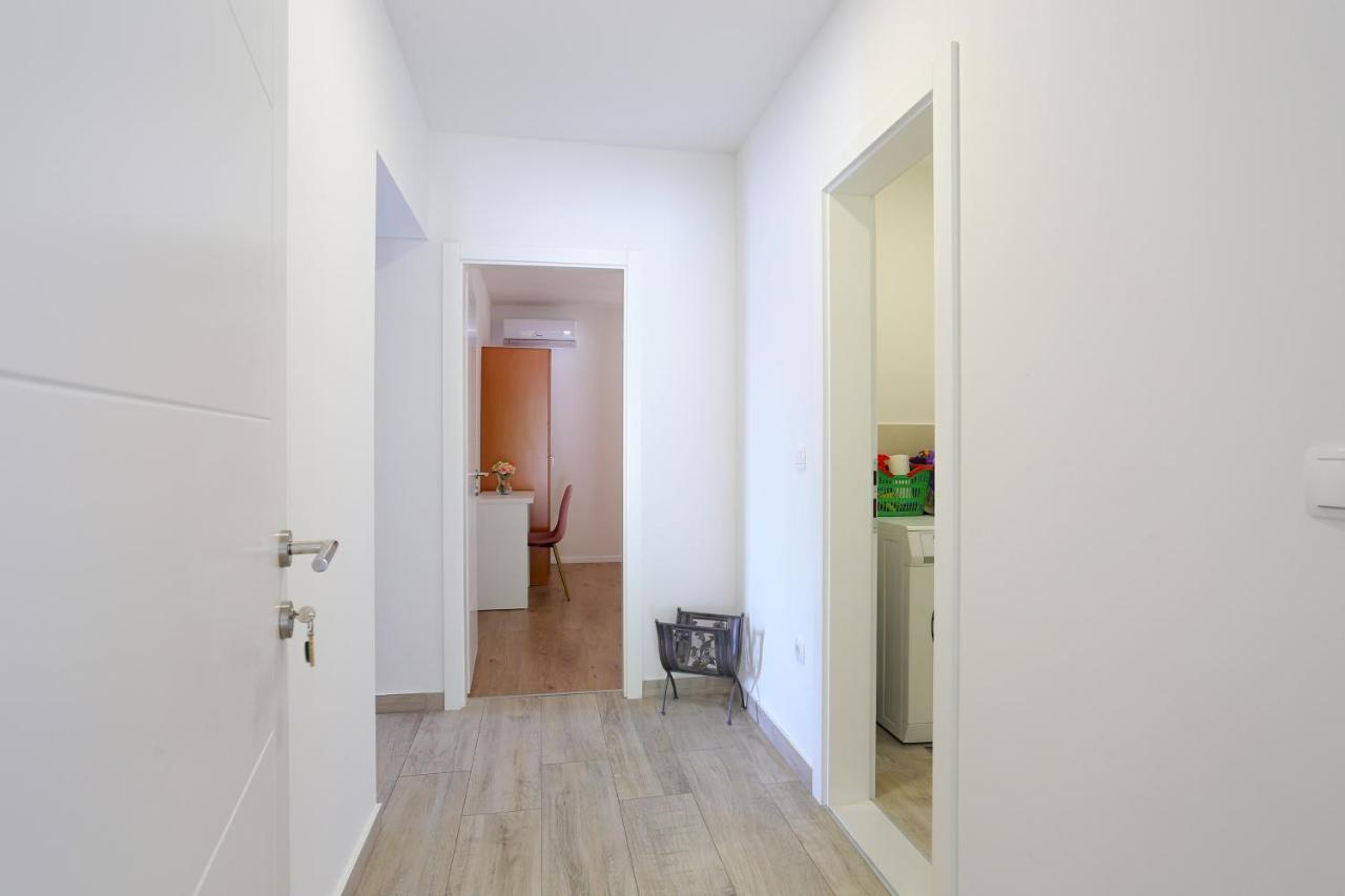 Apartments By The Sea Brela, Makarska - 6688 Zewnętrze zdjęcie